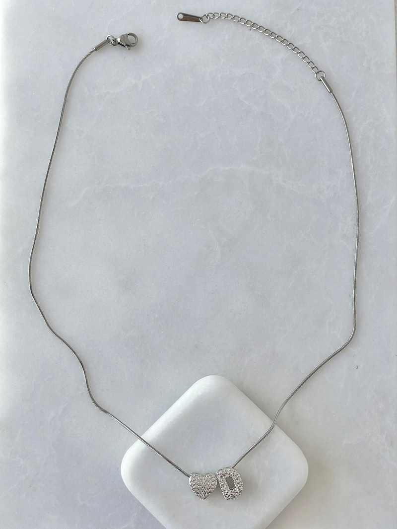 Çelik Gömme Taşlı Kalpli Harf Kolye Gümüş