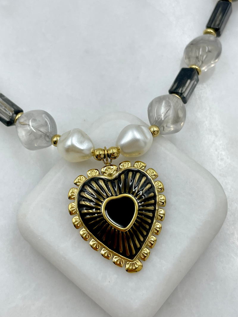 Çelik Doğal Siyah Kalp Sallantılı Boncuk Kolye Gold