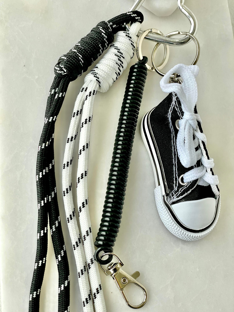 Siyah Beyaz Converse Ayakkabı Çanta Aksesuarı