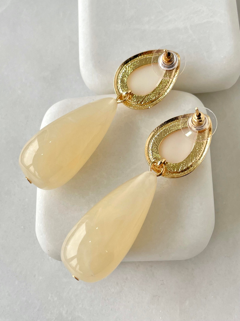 Damla Sallantılı Gold Detaylı Küpe Ekru