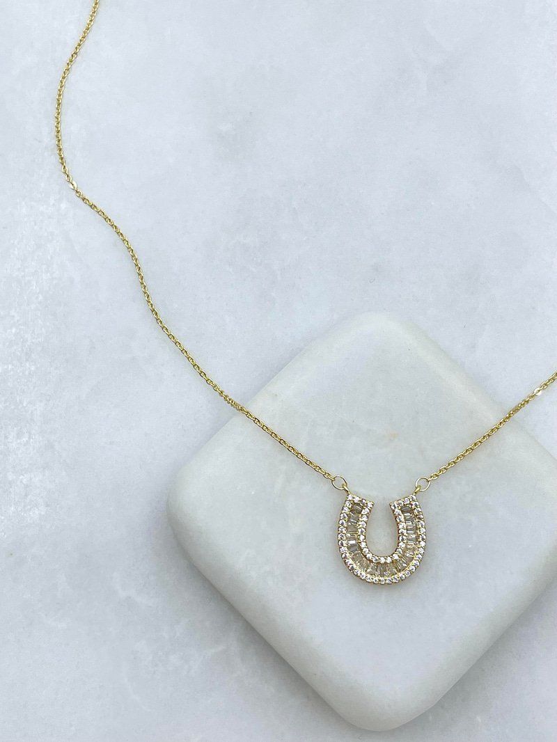 Altın Kaplama Gömme ve Kristal Taşlı U Model Kolye Gold