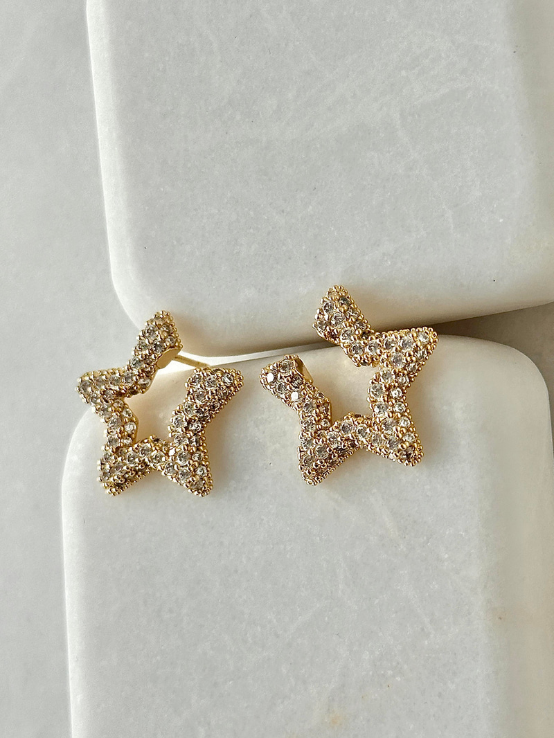 Özel Seri Gömme Taşlı Yıldız Küpe Gold