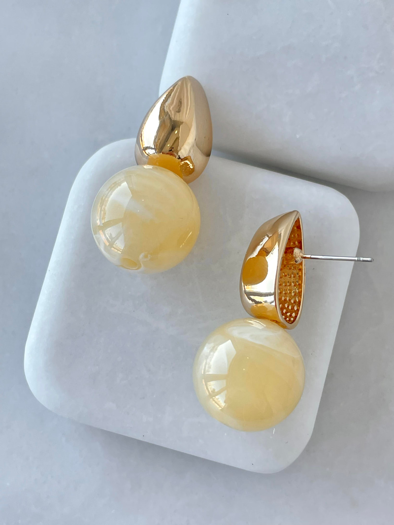 Altın Kaplama Gold Damla Detaylı Top Küpe Bej