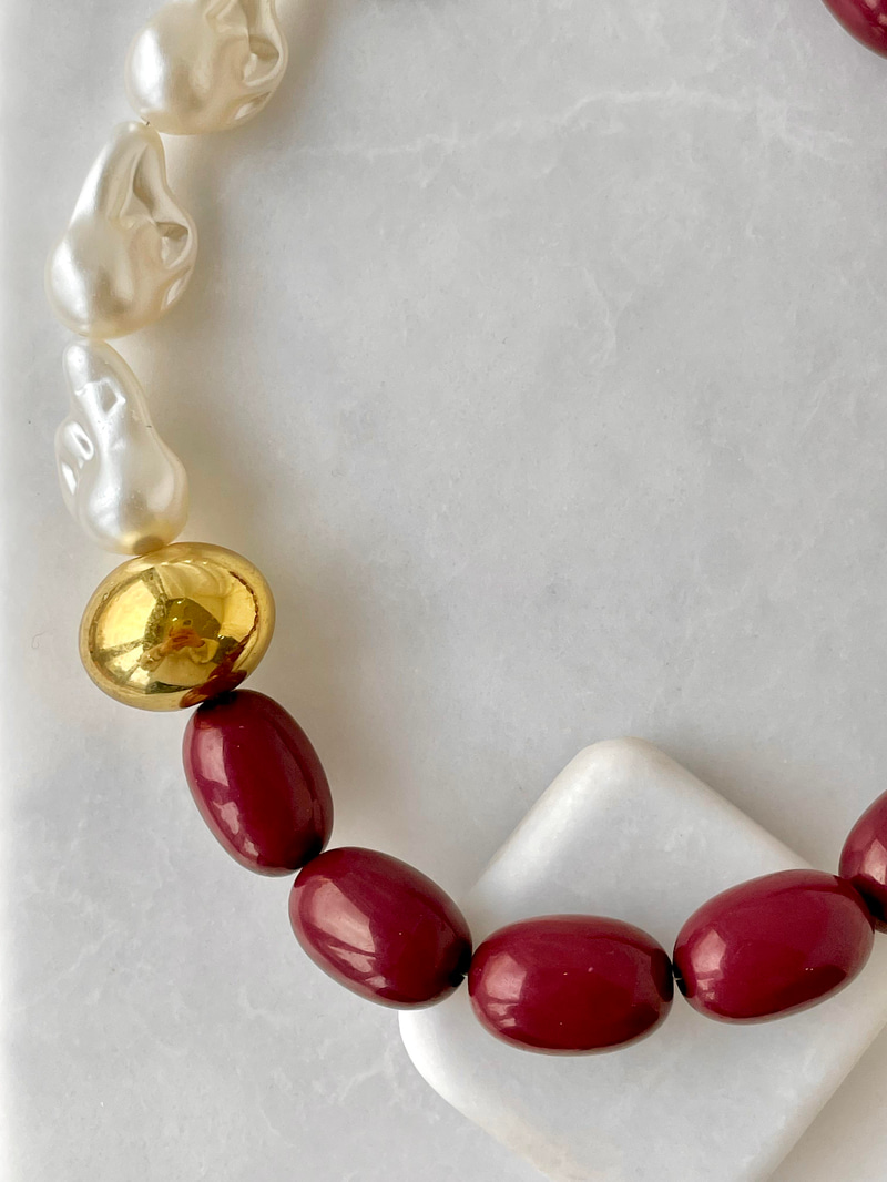 İnci ve Gold Detaylı Bordo Kolye