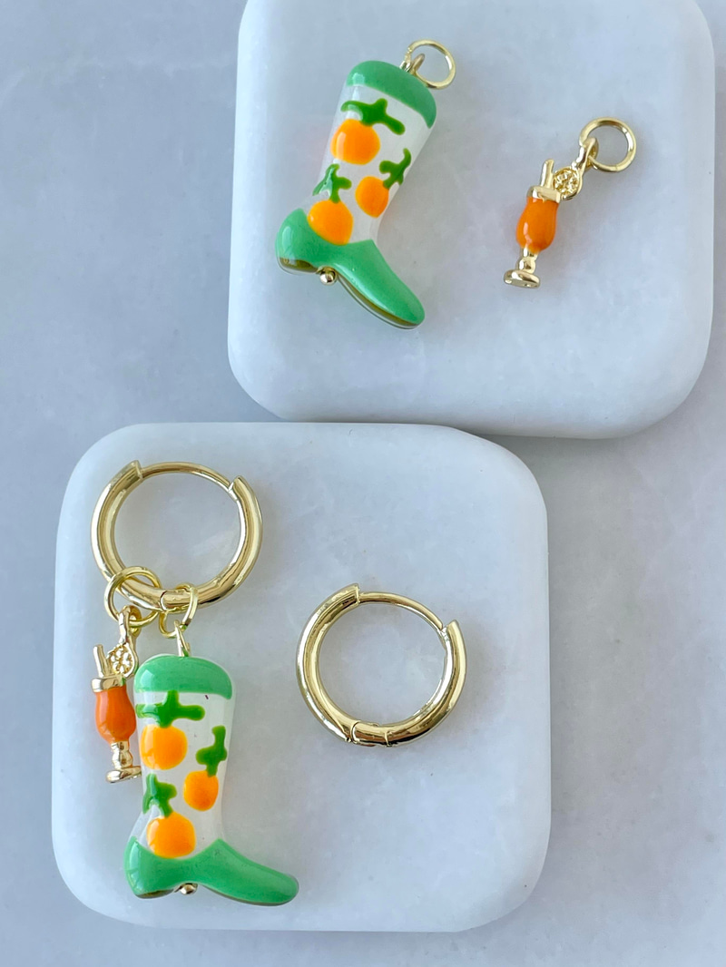 Altın Kaplama Kokteyl ve Çizme Charmlı Halka Küpe Gold