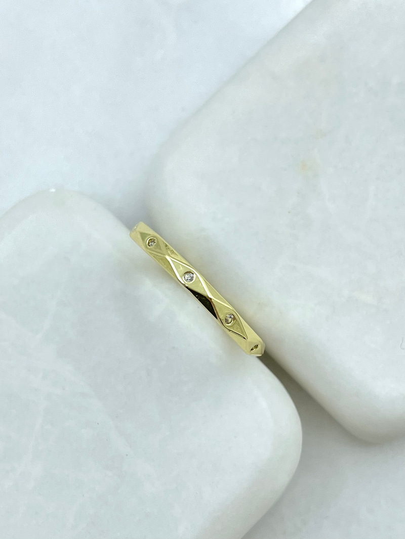 Altın Kaplama Üçgen Yansımalı Minik Taşlı Yüzük Gold