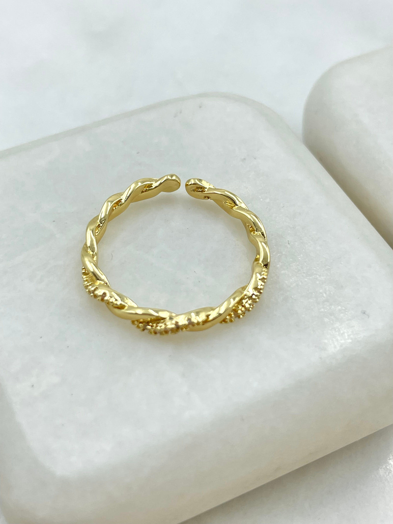 Gömme Taşlı İnce Burgu Yüzük Gold
