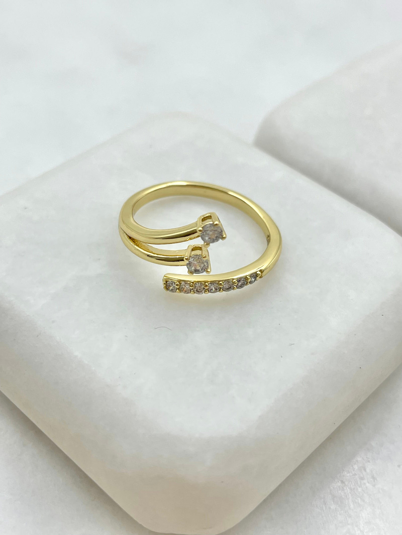 Özel Seri Gömme ve Kristal Taşlı Üçlü Görünüm Yüzük Gold