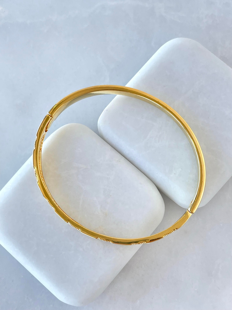 Özel Seri Gömme Taşlı Sarmal Model Kelepçe Gold