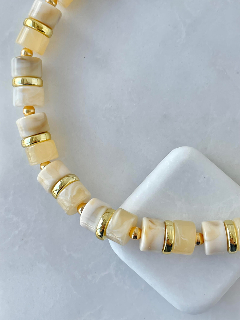 Altın Kaplama Gold Detaylı Kemik Kolye Bej