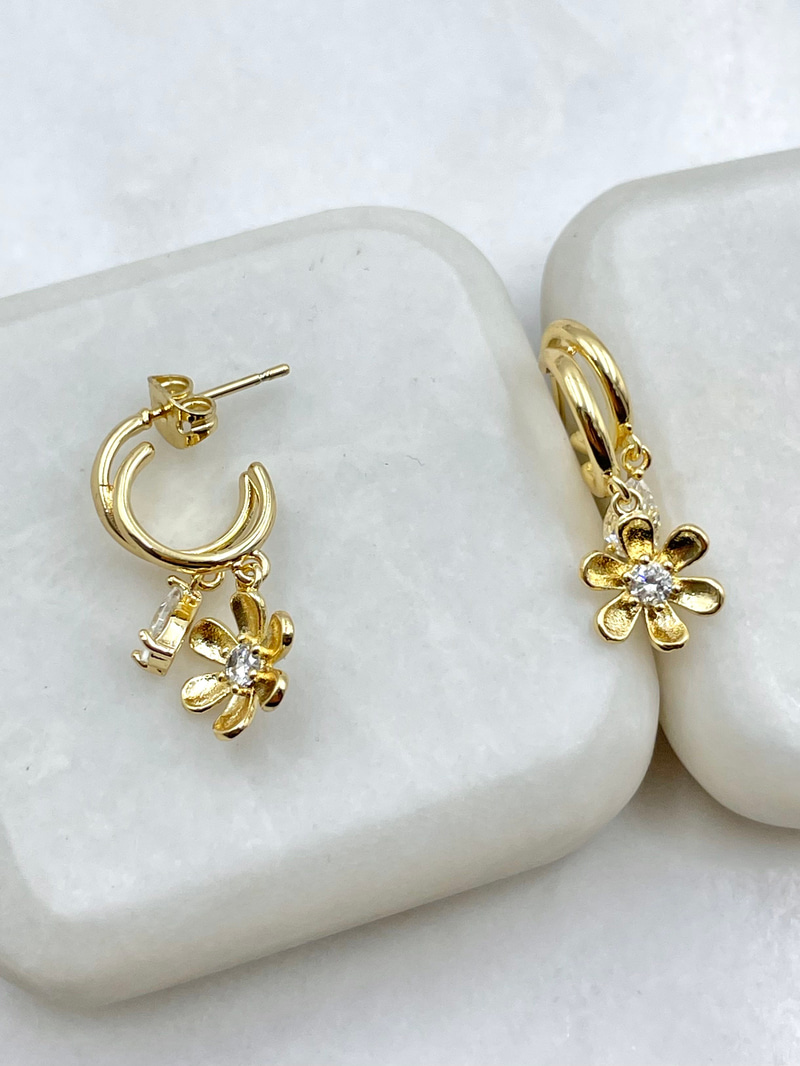 Çiçek ve Kristal Sallantılı Küpe Gold