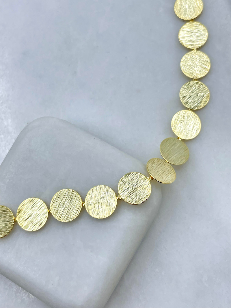 Altın Kaplama İşlemeli Küçük Daire Plaka Kolye Gold