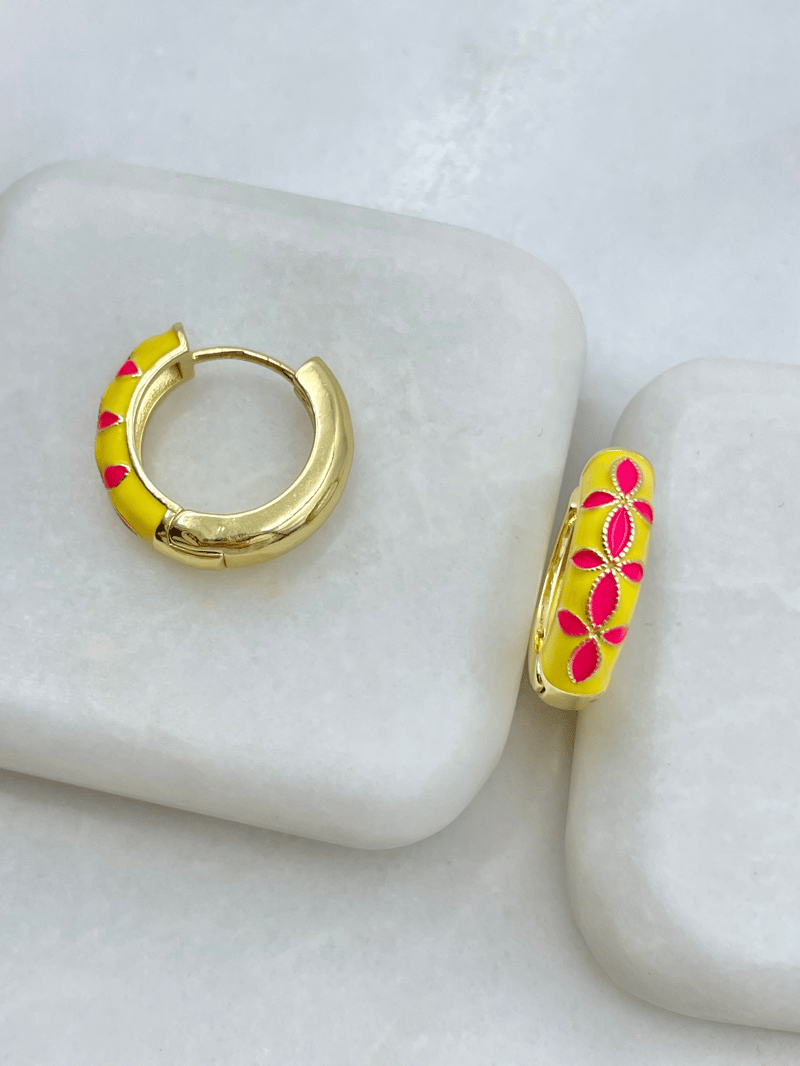 Altın Kaplama Renkli Mineli Çiçek Model Halka Küpe Sarı