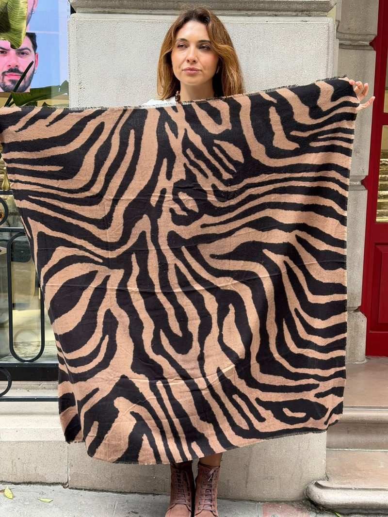 Zebra Desenli Kare Şal 110x110 cm Vizon