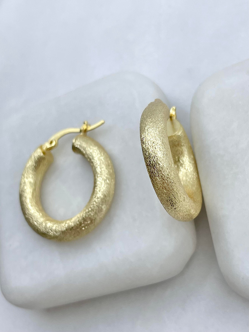 Altın Kaplama Küçük Kumlu Mat Halka Küpe 2.5 cm Gold