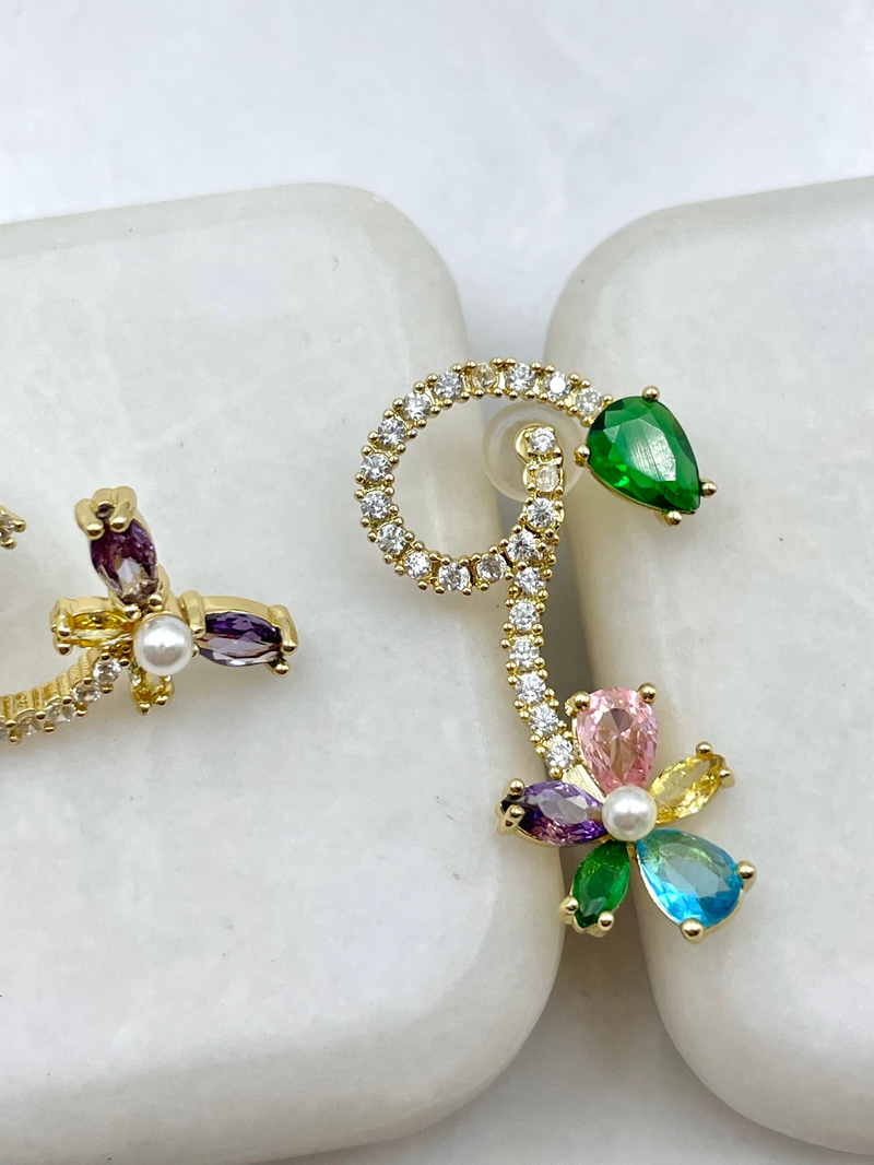 Renkli Kristal Taşlı Çiçek Tasarım Küpe Gold