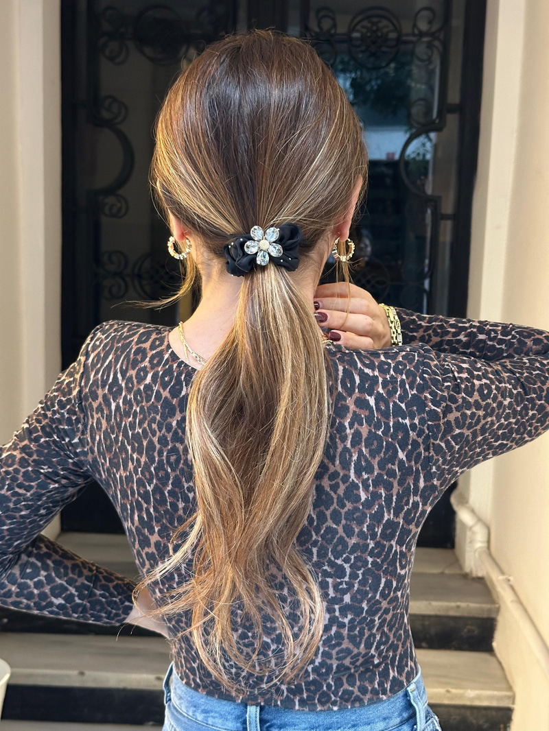 Kristal Çiçekli Premium Scrunchie Toka Siyah