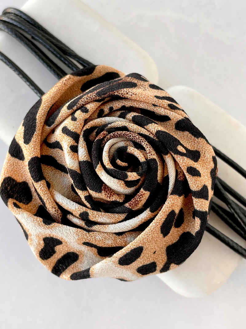 Leopar Gül Choker Kolye Kahverengi