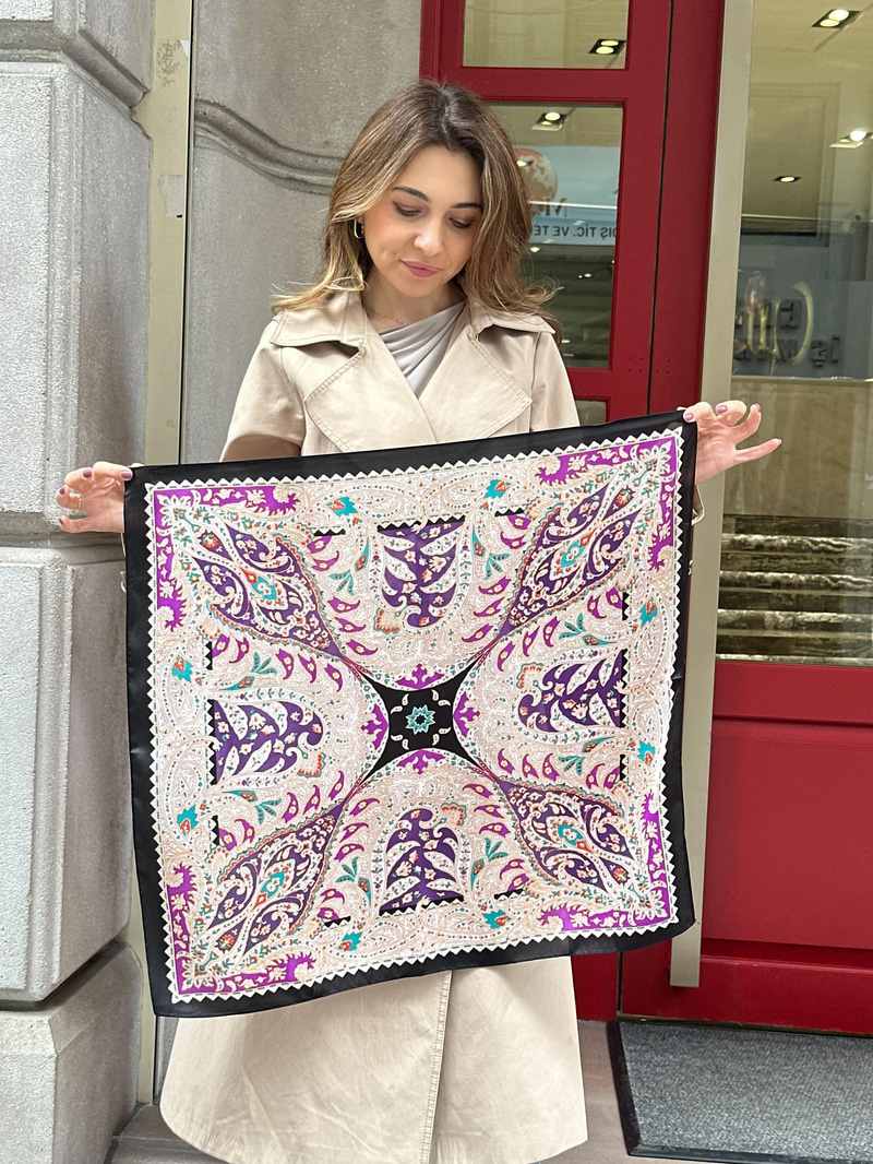 Etnik Desenli Siyah Çift Taraflı Bandana Fular 70x70 cm Renkli