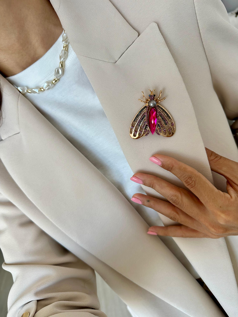 Pembe Kristal Taşlı Kelebek Broş