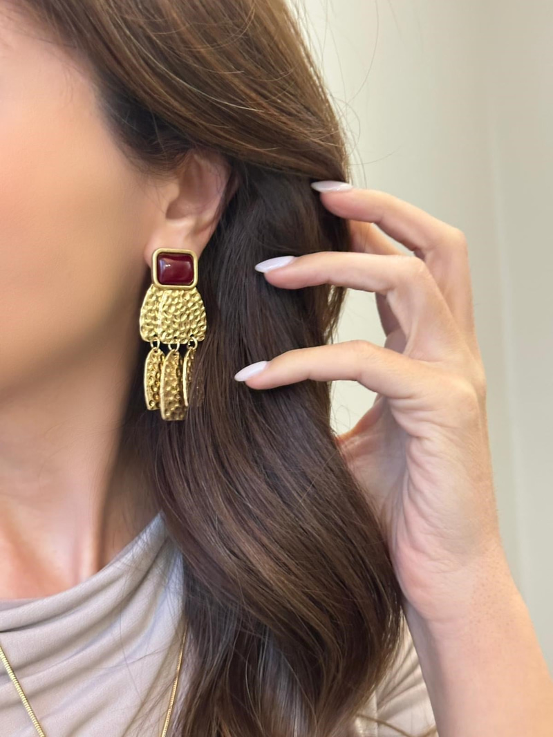 Altın Kaplama Desenli Plaka Sallantılı Çerçeveli Kare Model Vintage Küpe Bordo