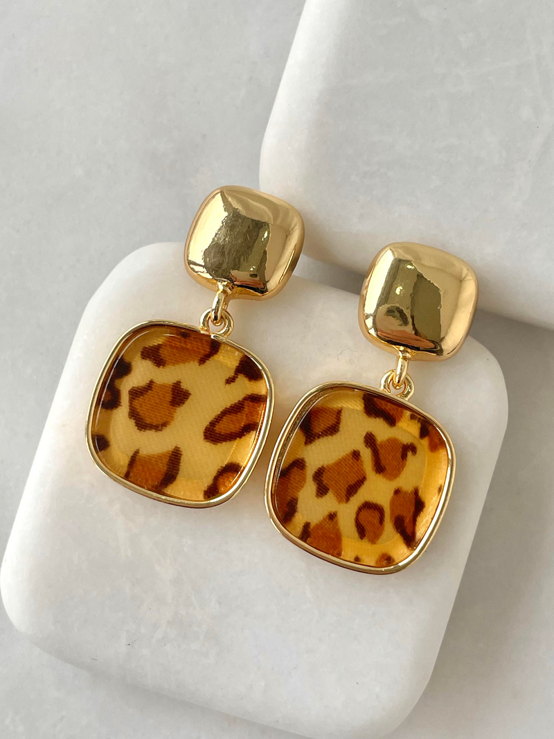 Altın Kaplama Leopar Sallantılı Kare Gold Küpe
