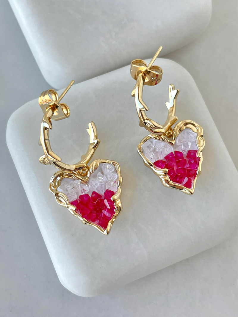 Özel Seri Pembe Kristal Taş Görünümlü Kalp Sallantılı Küpe Gold