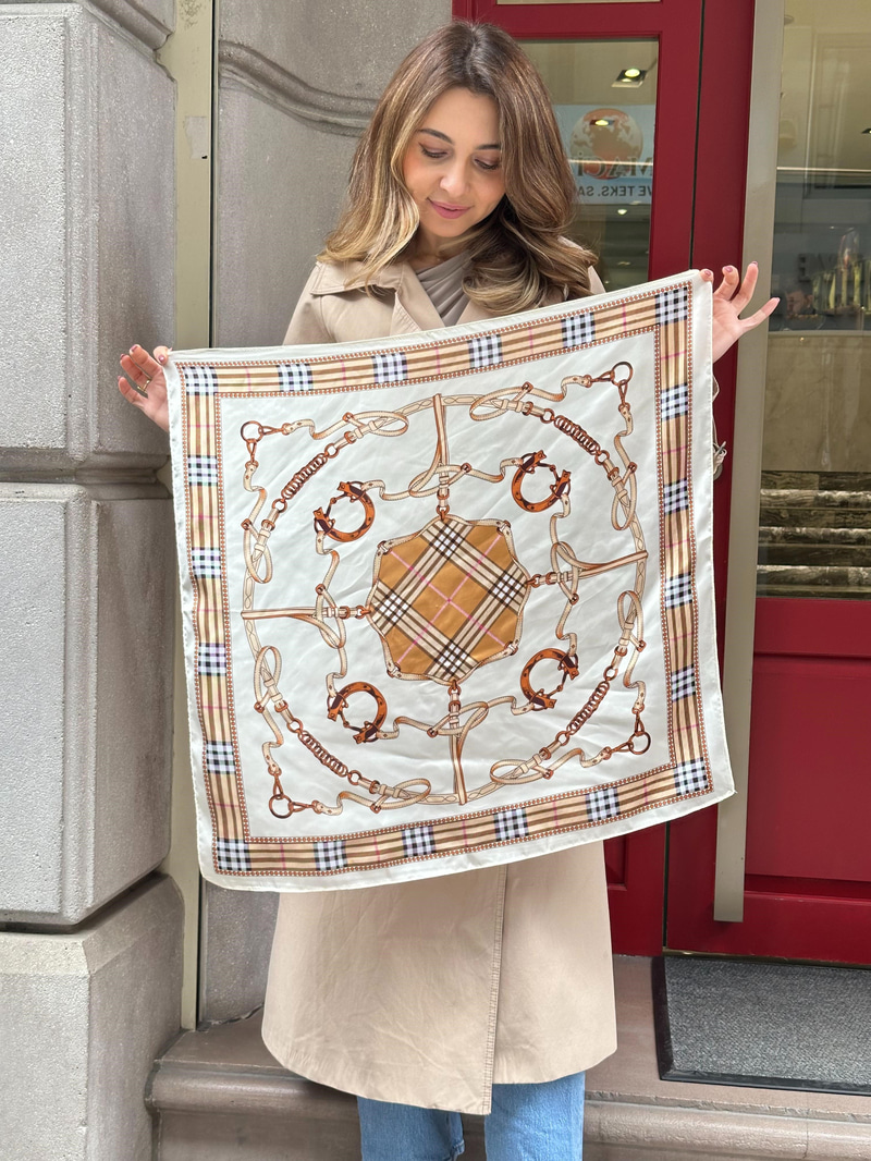 Zincir Desenli Ekru Çift Taraflı Bandana Fular 70x70 cm Renkli