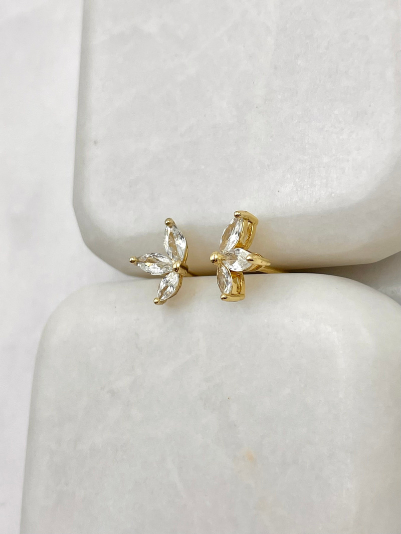 Özel Seri Minimal Kristal Taşlı Üç Yaprak Küpe 1 cm Gold