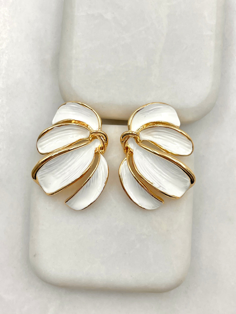 Gold Detaylı Beyaz Kanat Küpe Gold