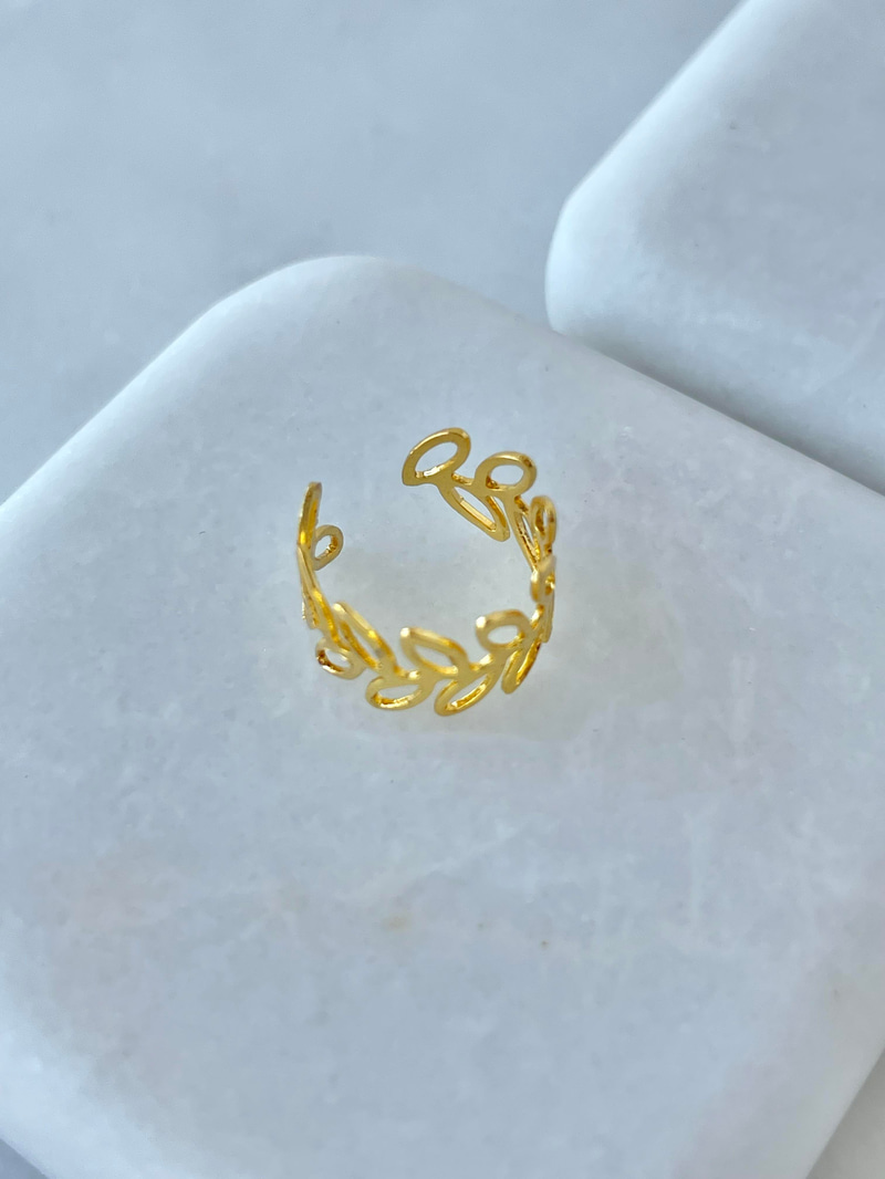 Çelik Yaprak Model Kıkırdak Küpe Gold