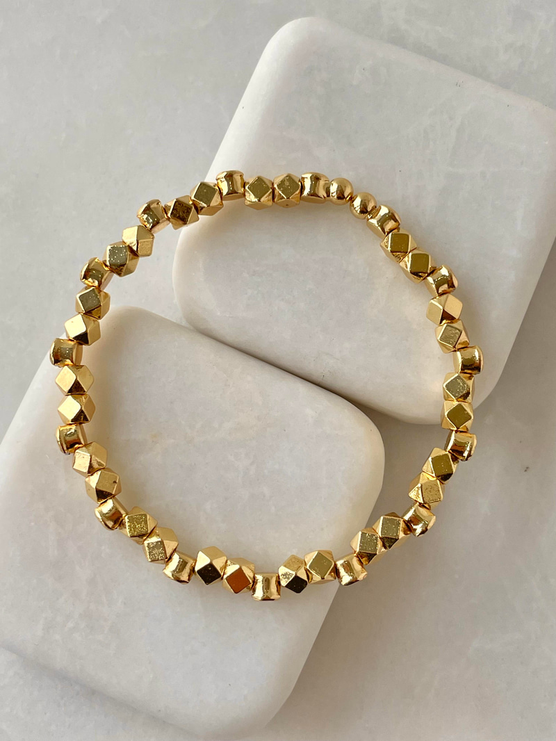 Altın Kaplama Kristal Taşlı ve Küplü Yaylı Bileklik Gold