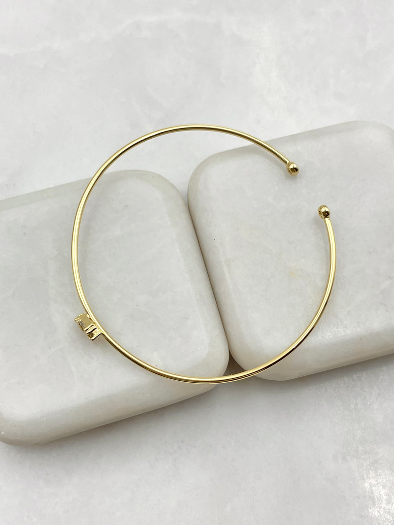 Oval Taşlı Minimal Kelepçe Gold