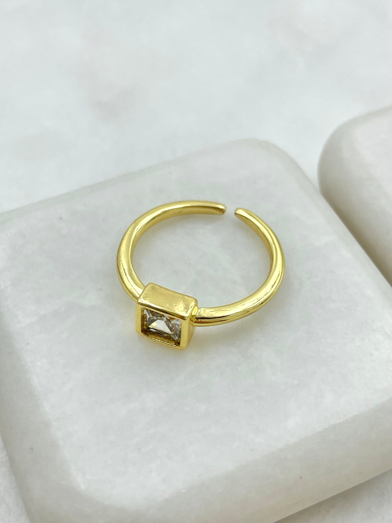 Kare Kristal Taşlı Yüzük Gold