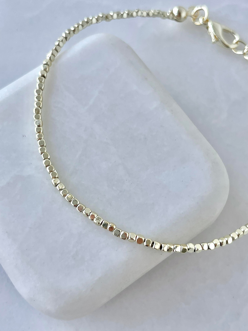 Minik Küp Boncuk Bileklik Gold