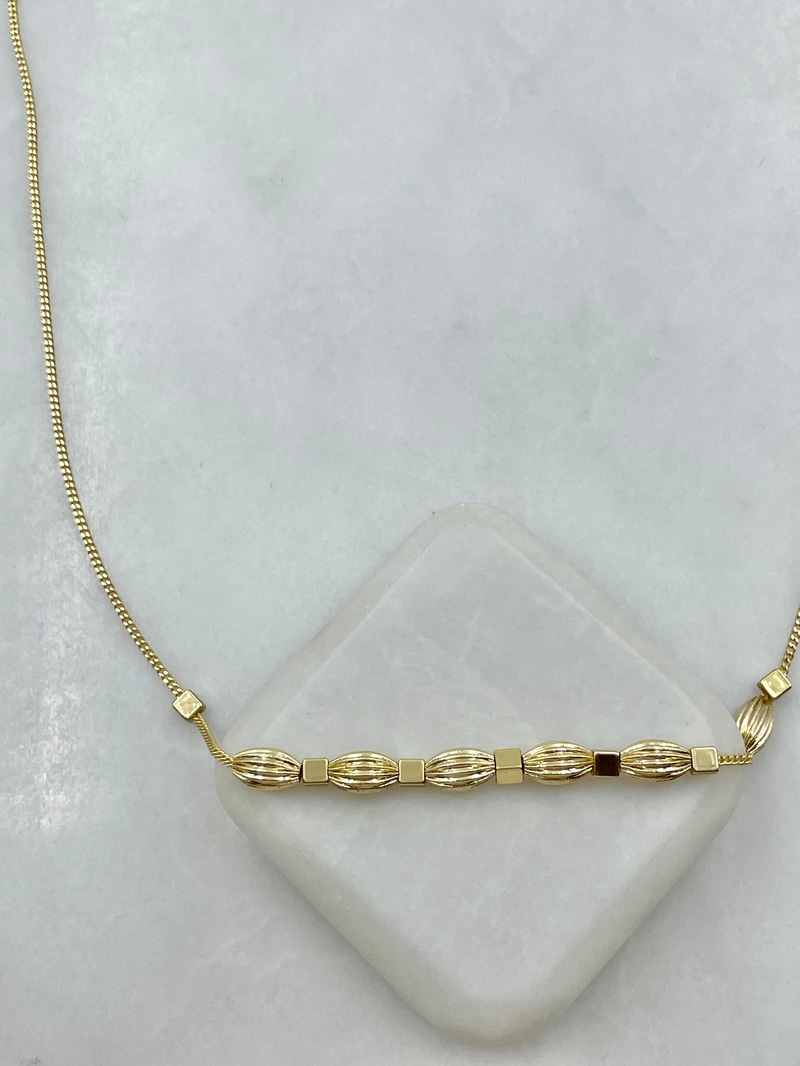 Özel Seri Küp ve Oval Detaylı Kolye Gold