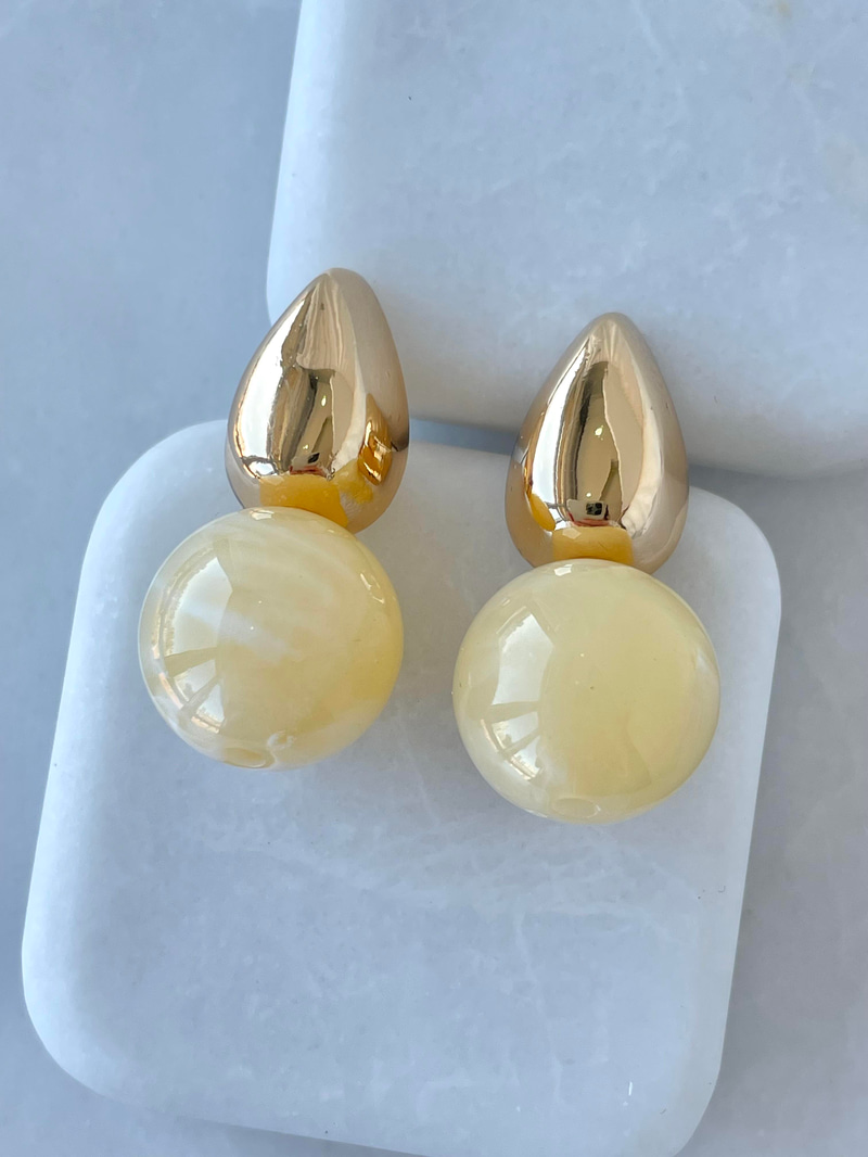 Altın Kaplama Gold Damla Detaylı Top Küpe Bej