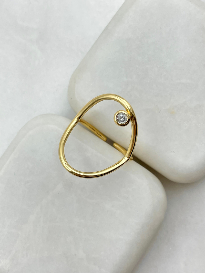 İçi Boş Taşlı Oval Plaka Yüzük Gold