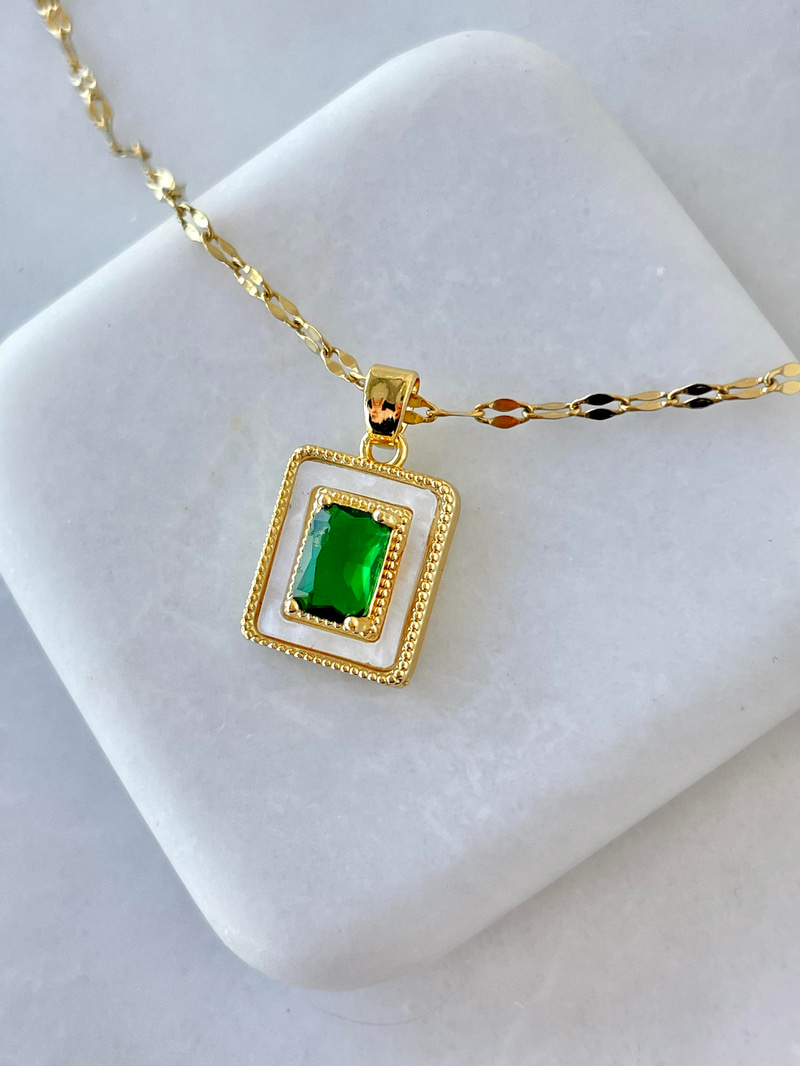 Çelik Sedefli ve Yeşil Kristal Uçlu Işıltılı Zincir Kolye Gold