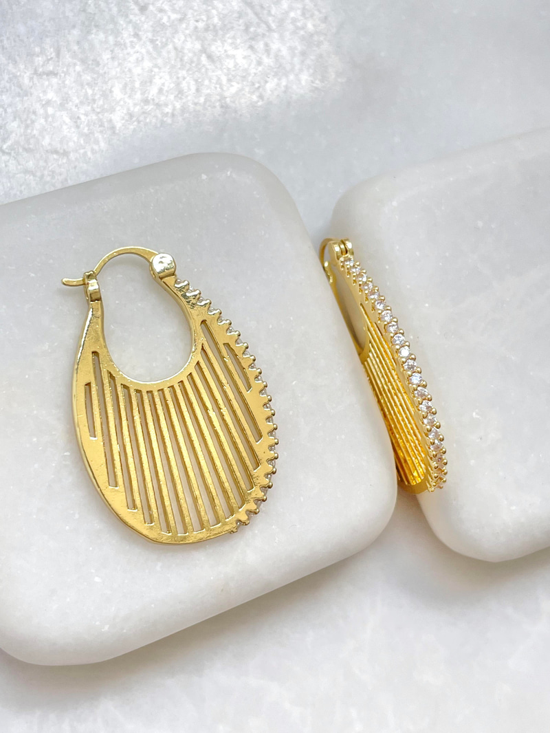 Altın Kaplama Gömme Taşlı Oval Model Tasarım Küpe Gold