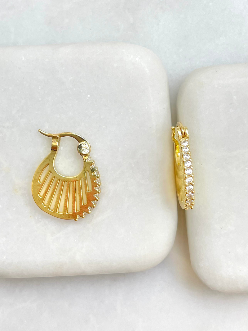 Altın Kaplama Gömme Taşlı Minik Oval Model Tasarım Küpe Gold