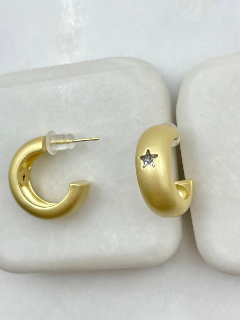 Yıldız Kristal Taşlı Bombe Halka Mat Küpe Gold