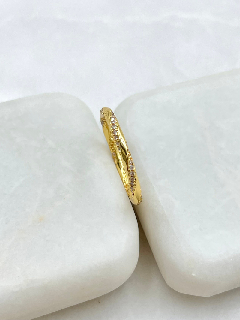 Gömme Taşlı Sarmal Yüzük Gold