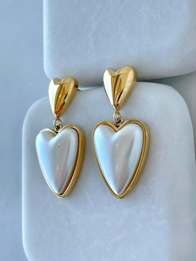 Çelik İncili Kalp Sallantılı Küpe Gold