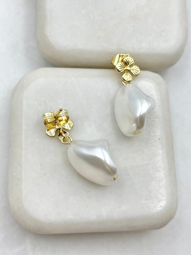 İnci Sallantılı Çiçek Model Küpe Gold