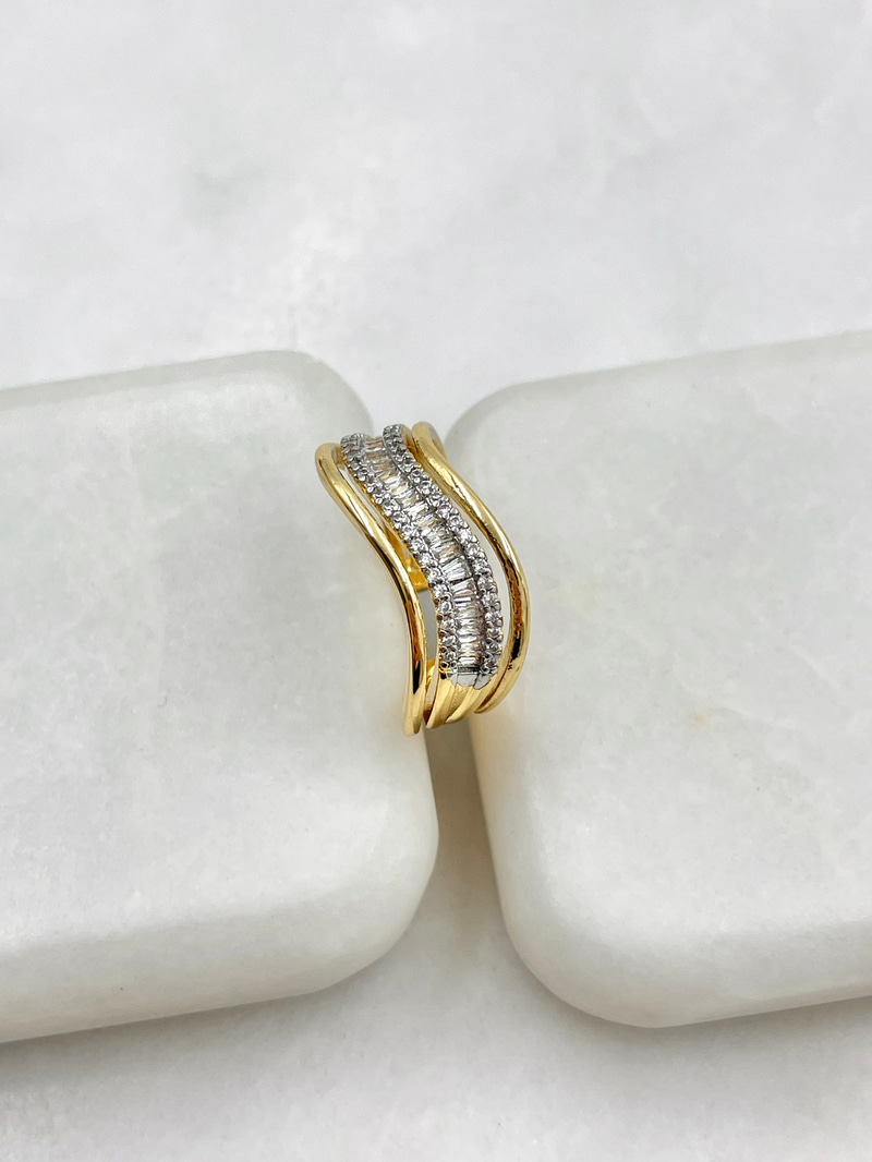 Baget Taşlı Çift Renk Dalga Model Yüzük Gold