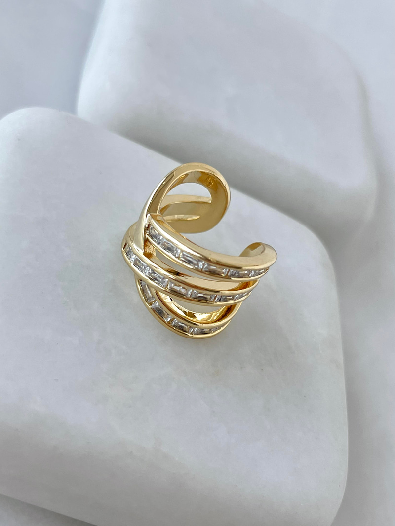 Altın Kaplama Üç Sıra Baget Kıkırdak Küpe Gold