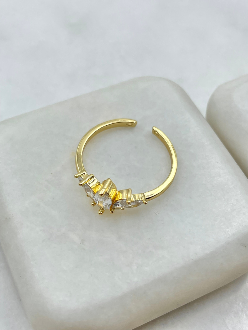 Kristal Taşlı Taç Model Yüzük Gold