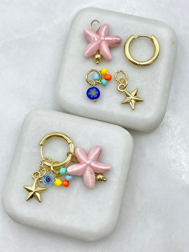 Altın Kaplama Deniz Yıldızı ve Renkli Boncuk Charmlı Halka Küpe Pembe