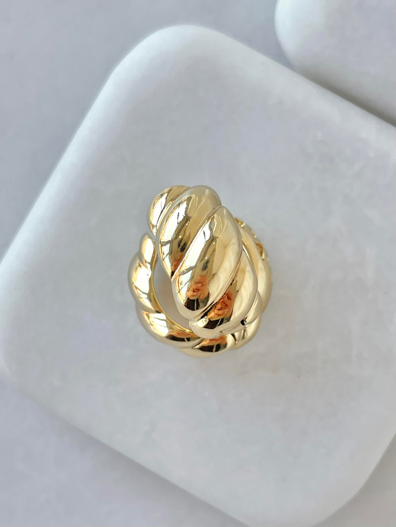 Özel Seri Bombe Burgu Küpe Gold